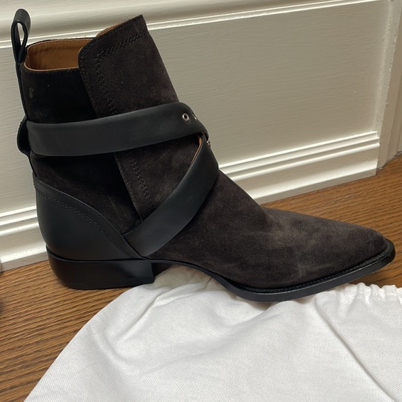 Chloé Rylee buckled leather-trimmed suede ankle boots! Beautiful 😍 - Picture 3 of 5